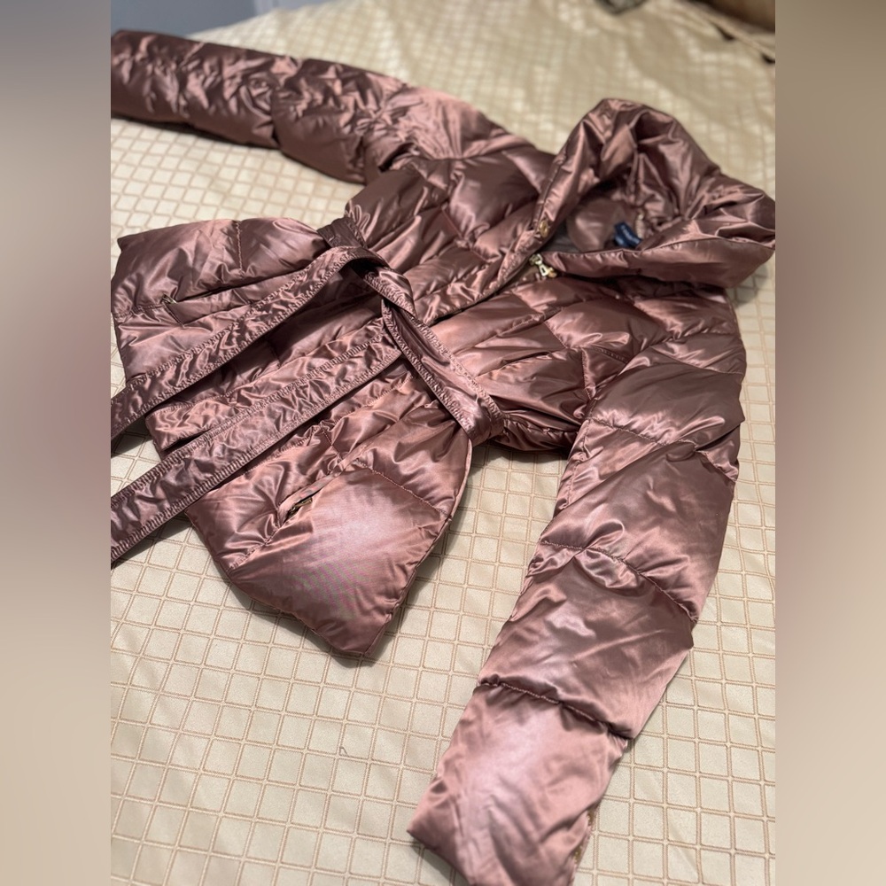 lands and puffer coat with feathers.